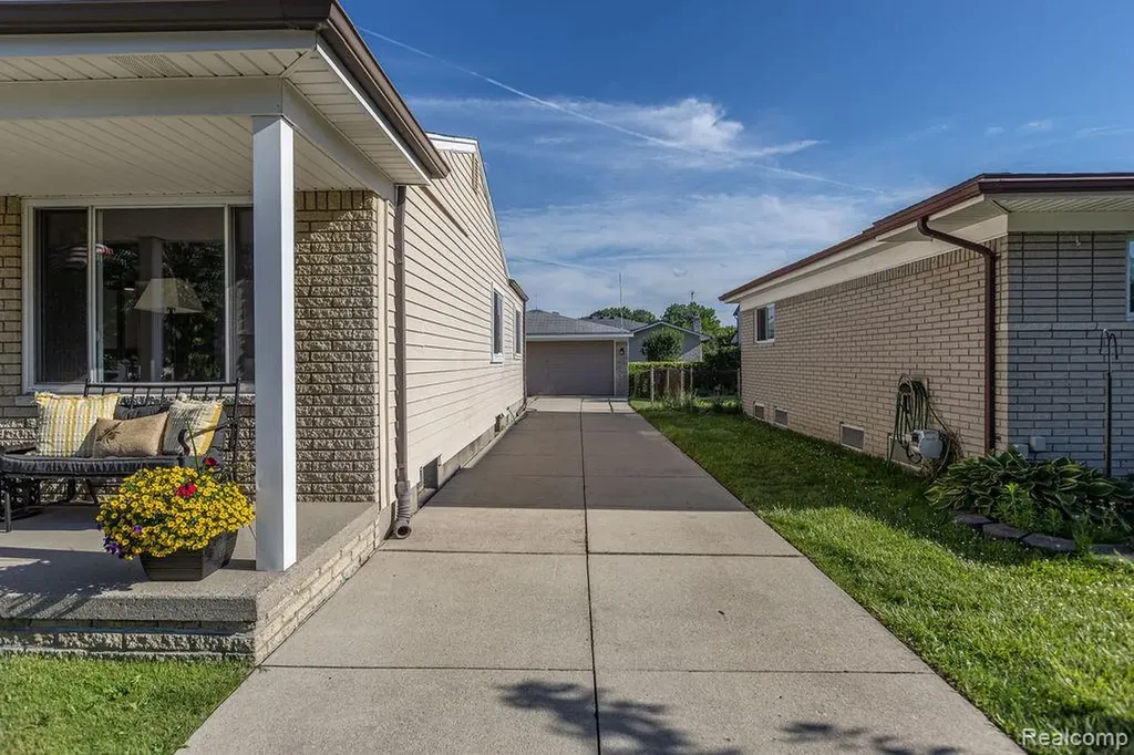 15270 Cambridge Drive Fraser City MI 48026