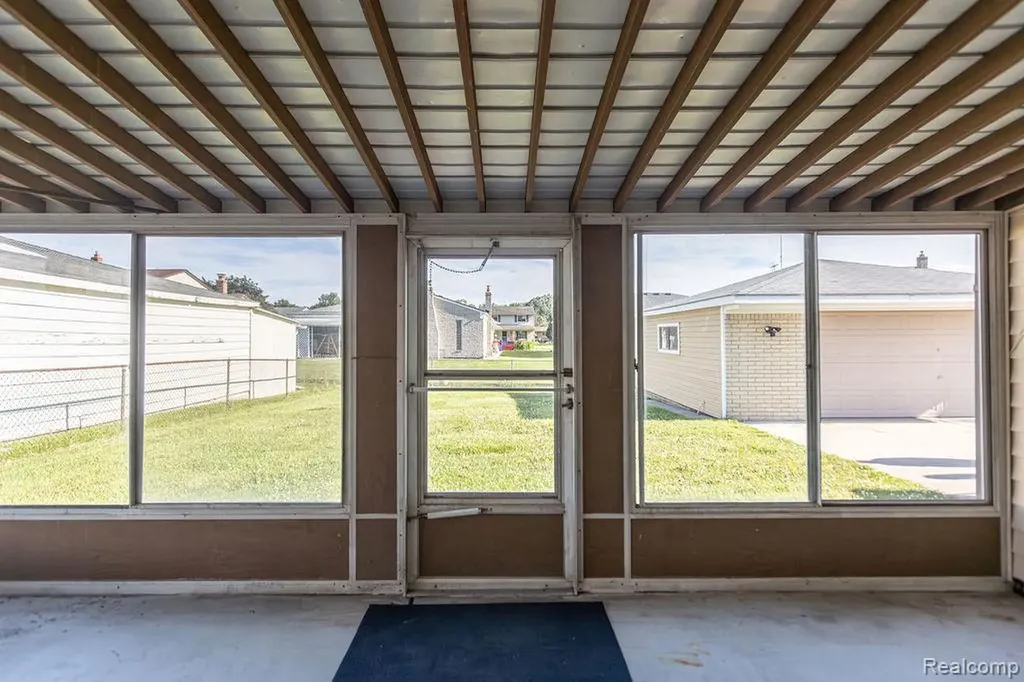 15270 Cambridge Drive Fraser City MI 48026