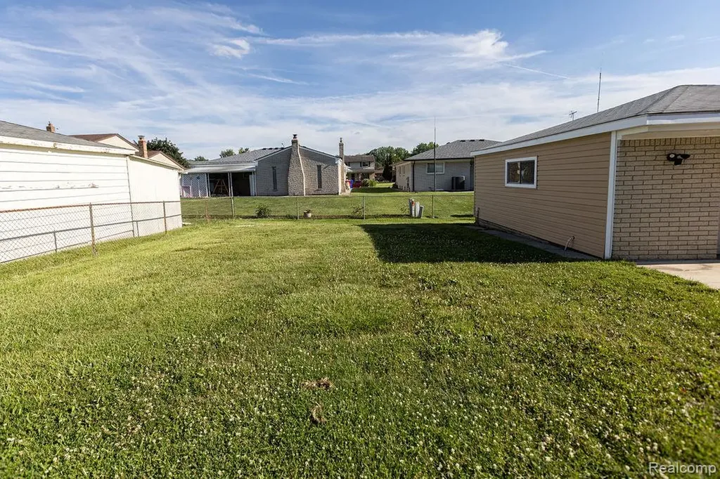 15270 Cambridge Drive Fraser City MI 48026