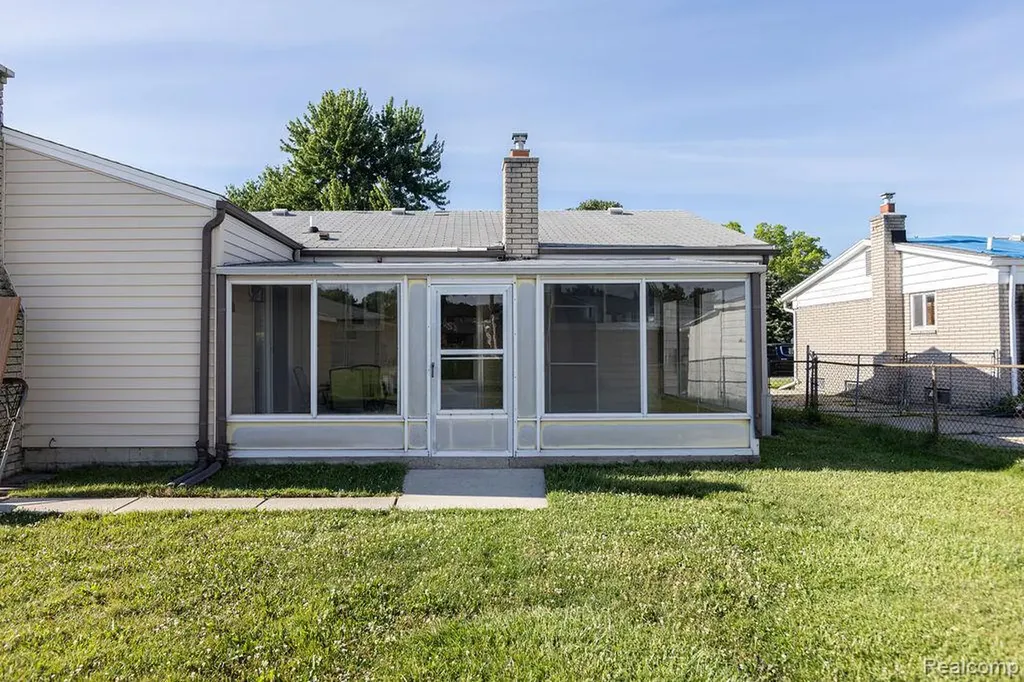 15270 Cambridge Drive Fraser City MI 48026