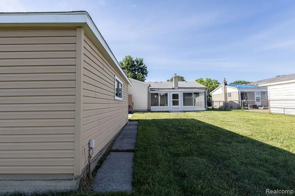 15270 Cambridge Drive Fraser City MI 48026