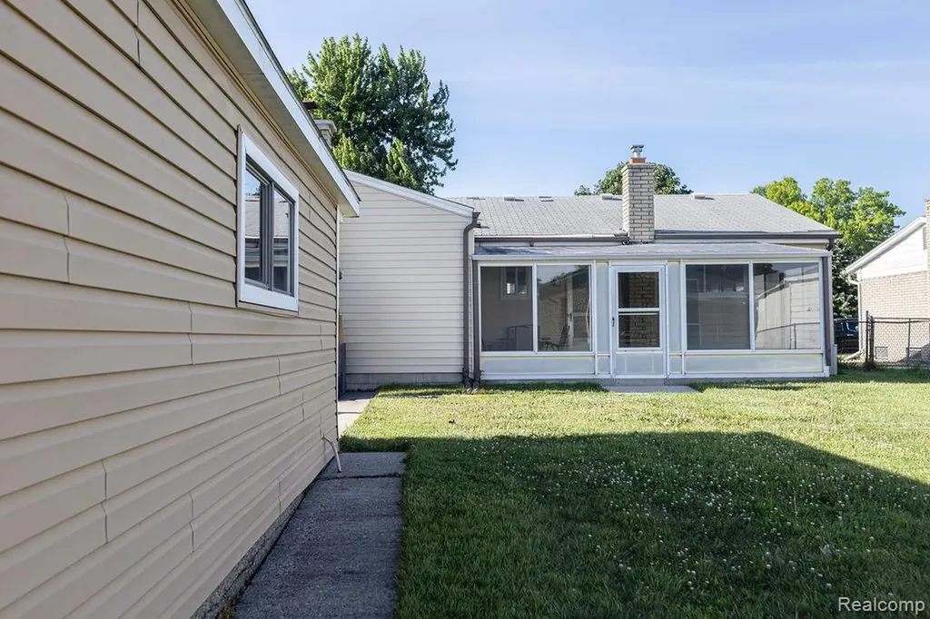 15270 Cambridge Drive Fraser City MI 48026