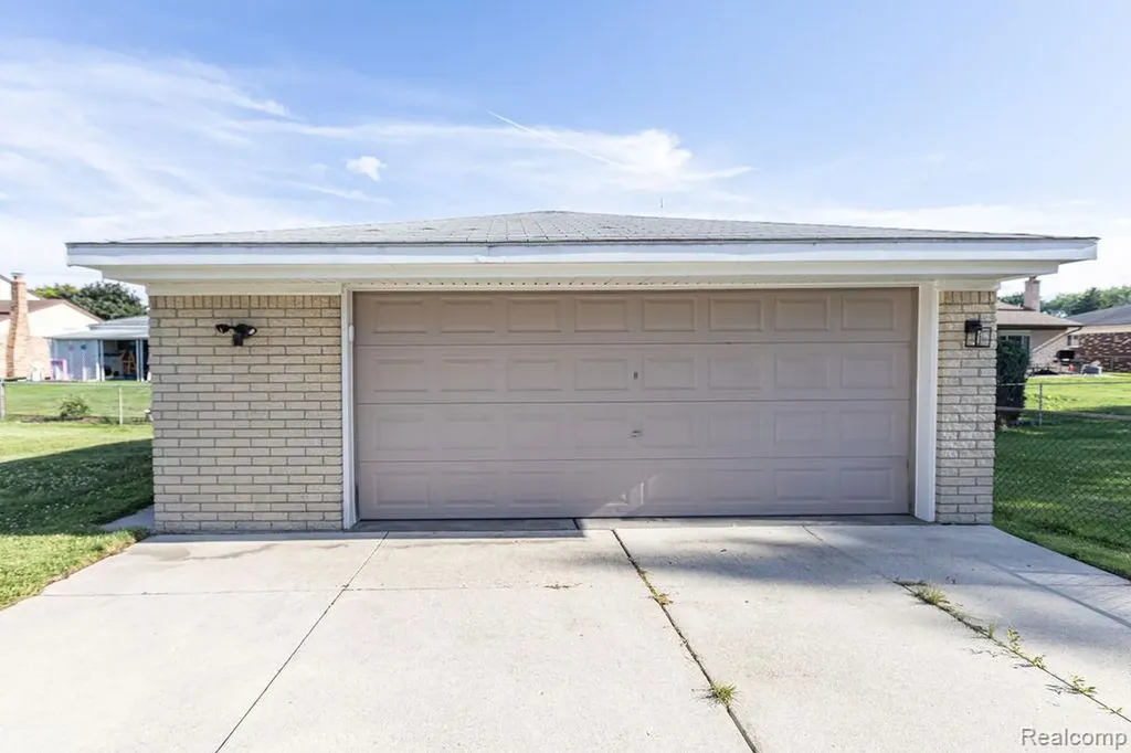 15270 Cambridge Drive Fraser City MI 48026