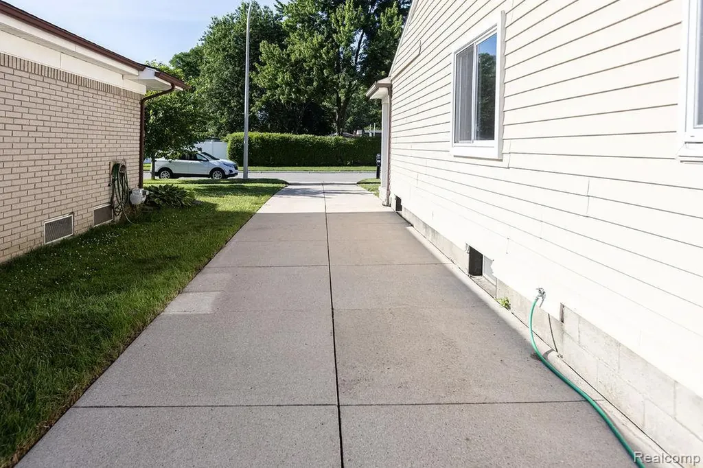 15270 Cambridge Drive Fraser City MI 48026