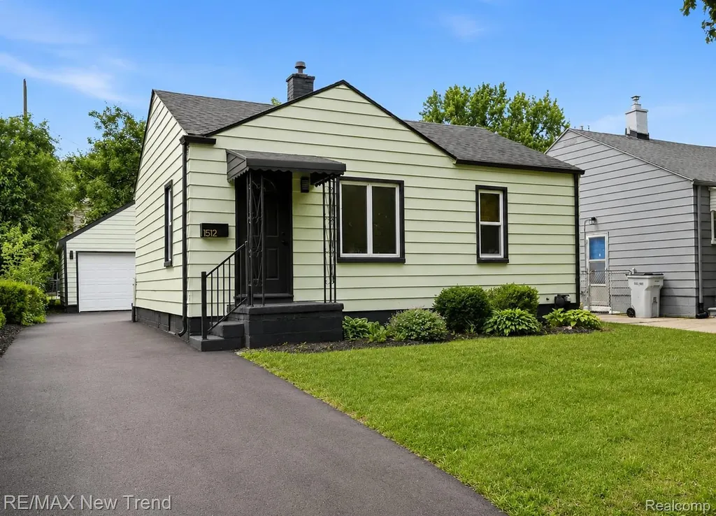 1512 E Maxlow Avenue Hazel Park City MI 48030