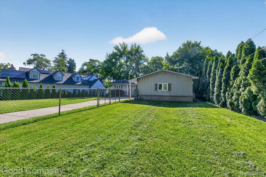3161 Jackson Boulevard Highland Charter Township MI 48356