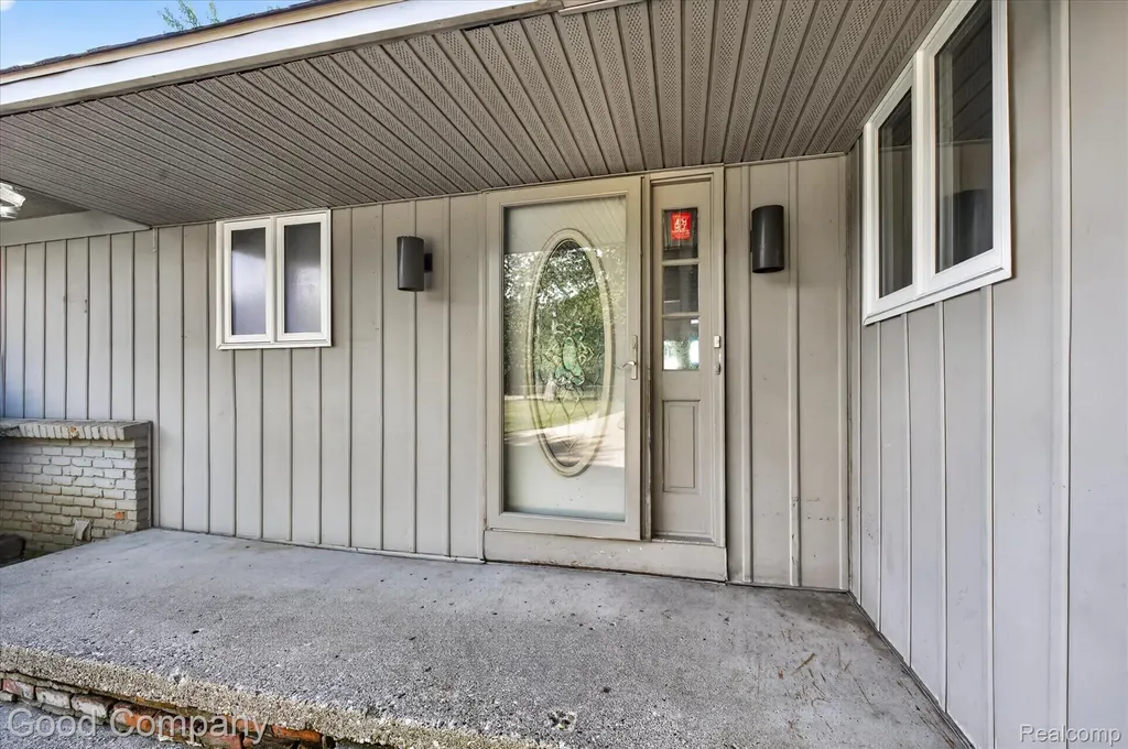 3161 Jackson Boulevard Highland Charter Township MI 48356