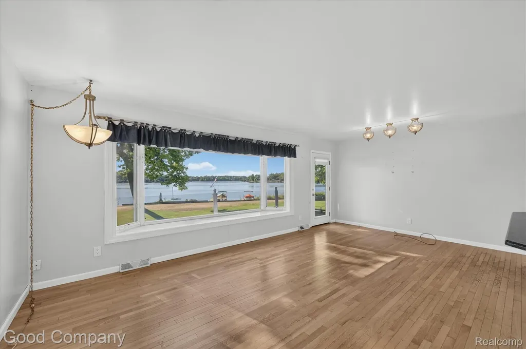3161 Jackson Boulevard Highland Charter Township MI 48356