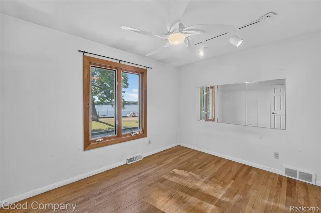 3161 Jackson Boulevard Highland Charter Township MI 48356
