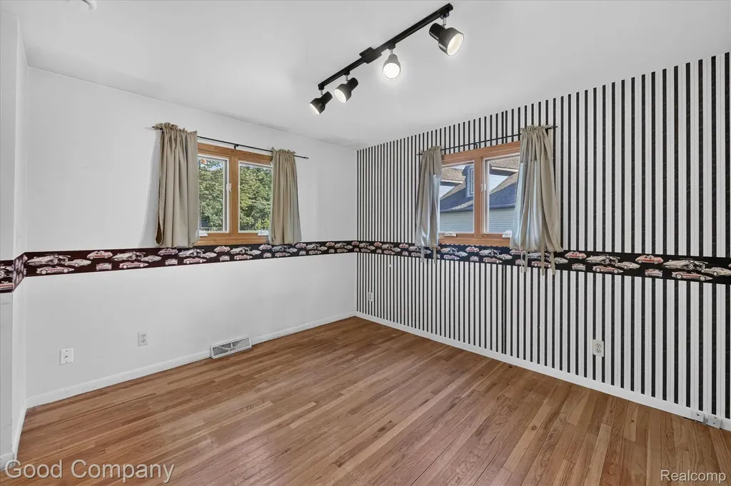 3161 Jackson Boulevard Highland Charter Township MI 48356