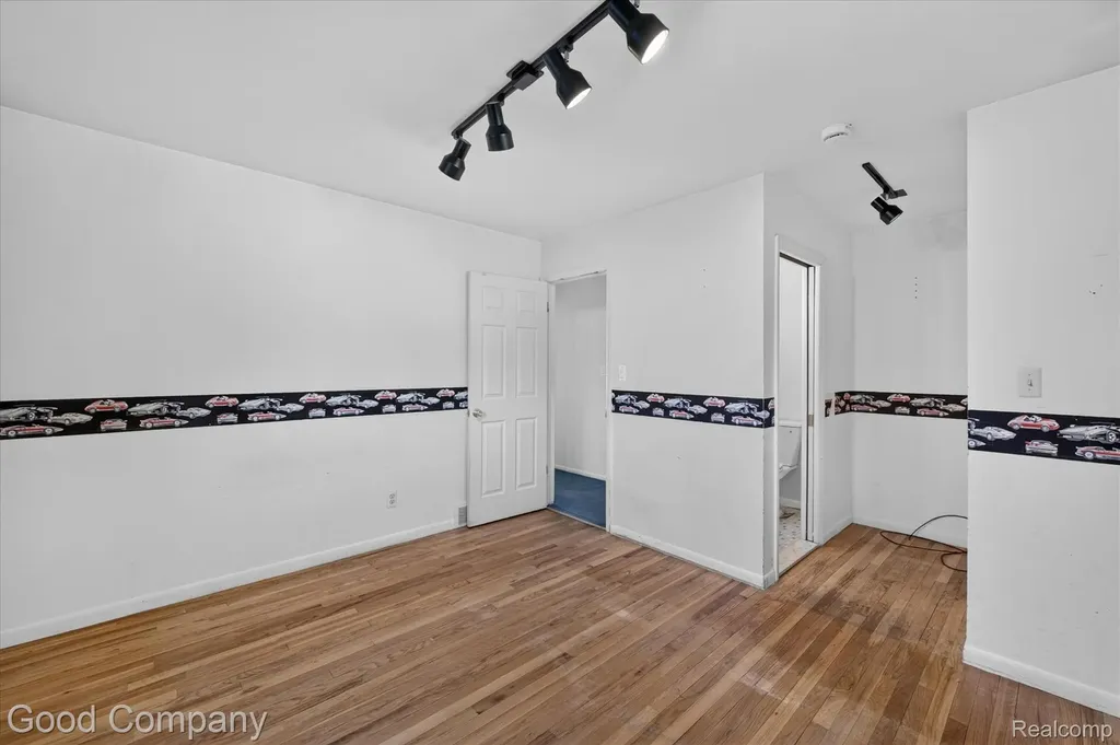 3161 Jackson Boulevard Highland Charter Township MI 48356
