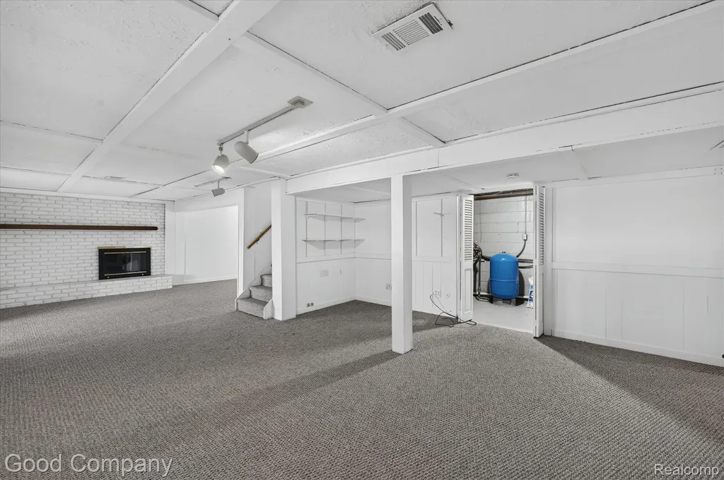 3161 Jackson Boulevard Highland Charter Township MI 48356