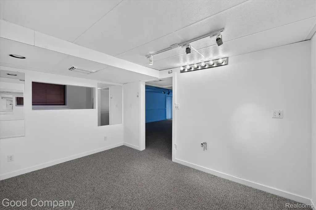 3161 Jackson Boulevard Highland Charter Township MI 48356