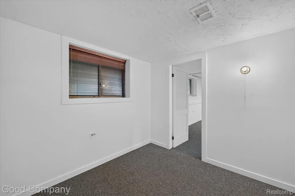 3161 Jackson Boulevard Highland Charter Township MI 48356
