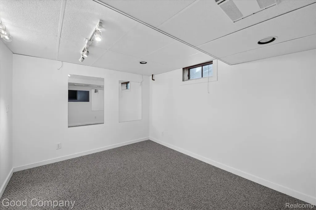3161 Jackson Boulevard Highland Charter Township MI 48356