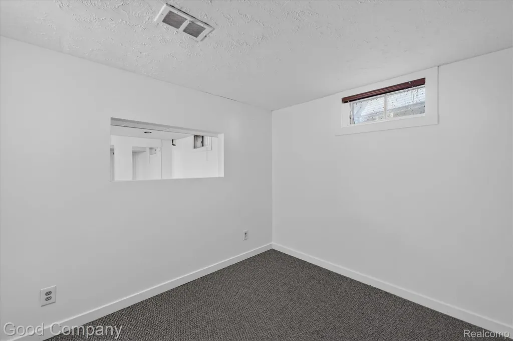3161 Jackson Boulevard Highland Charter Township MI 48356