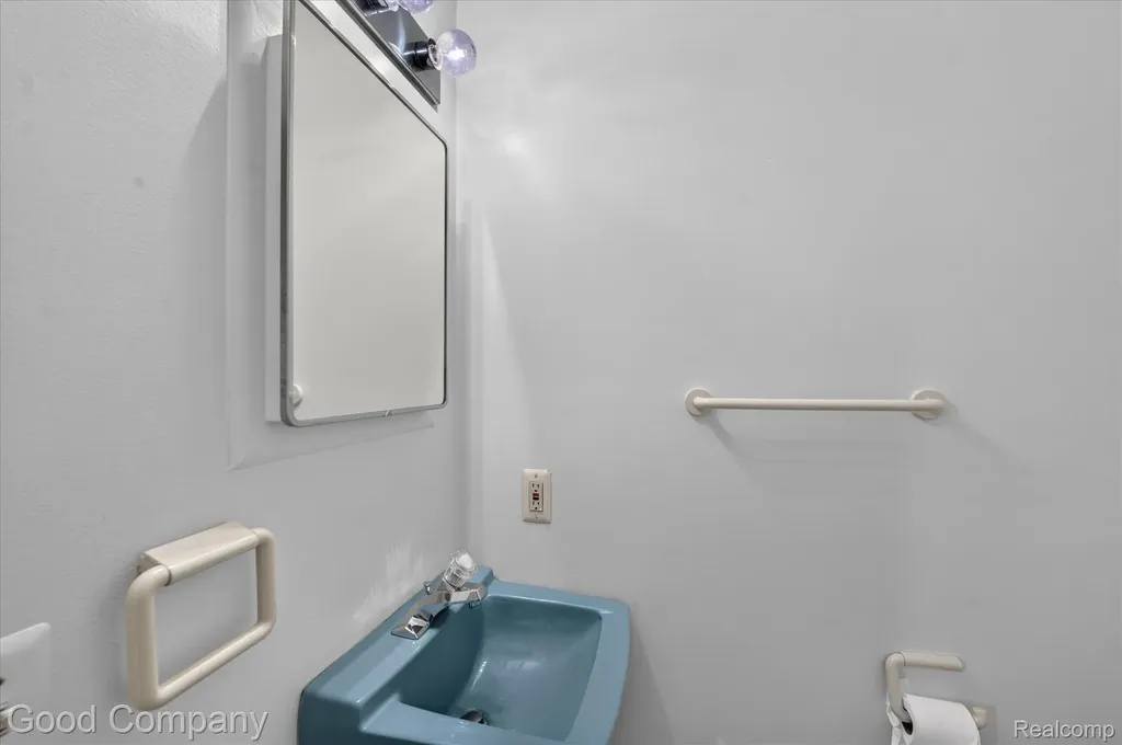 3161 Jackson Boulevard Highland Charter Township MI 48356