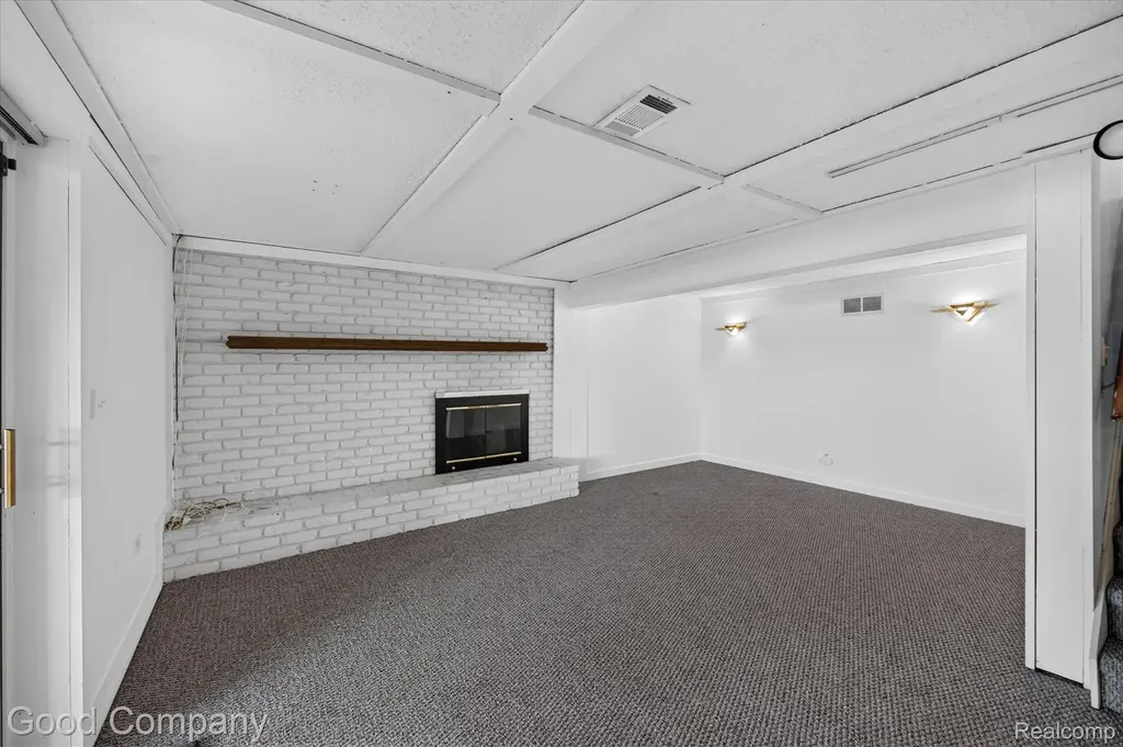 3161 Jackson Boulevard Highland Charter Township MI 48356