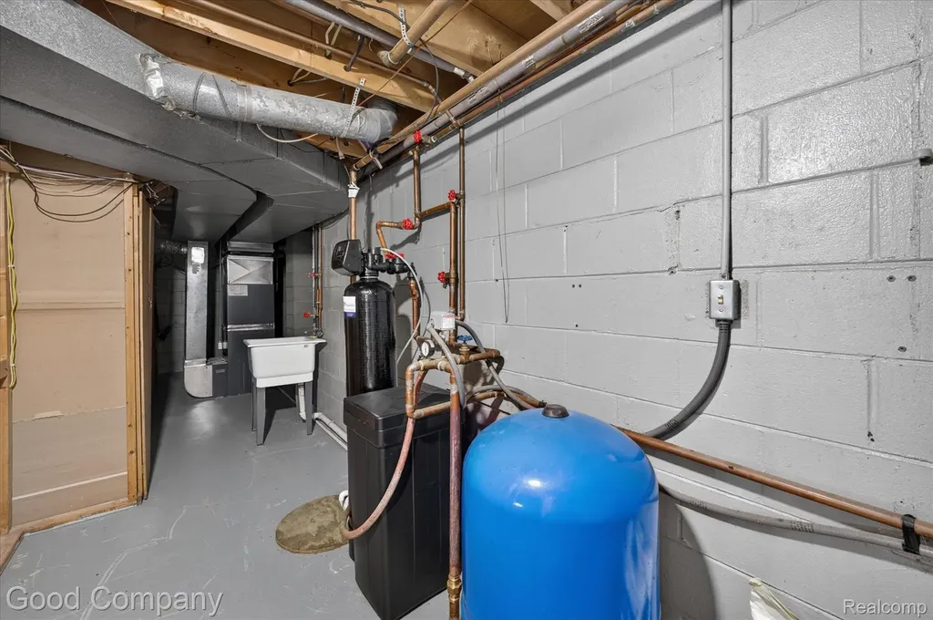3161 Jackson Boulevard Highland Charter Township MI 48356