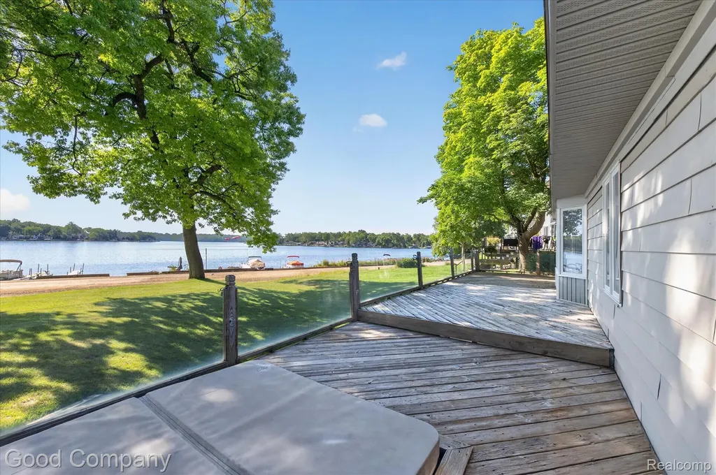 3161 Jackson Boulevard Highland Charter Township MI 48356