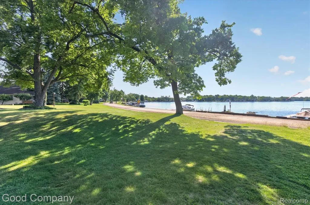 3161 Jackson Boulevard Highland Charter Township MI 48356