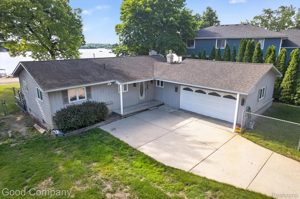 3161 Jackson Boulevard Highland Charter Township MI 48356