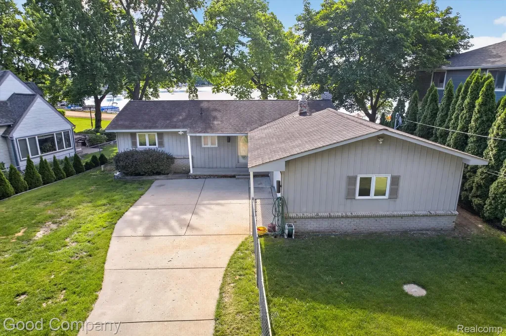 3161 Jackson Boulevard Highland Charter Township MI 48356