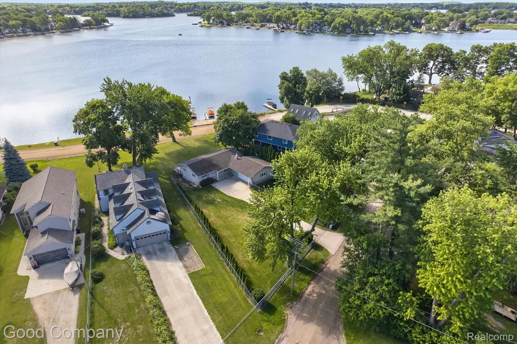3161 Jackson Boulevard Highland Charter Township MI 48356