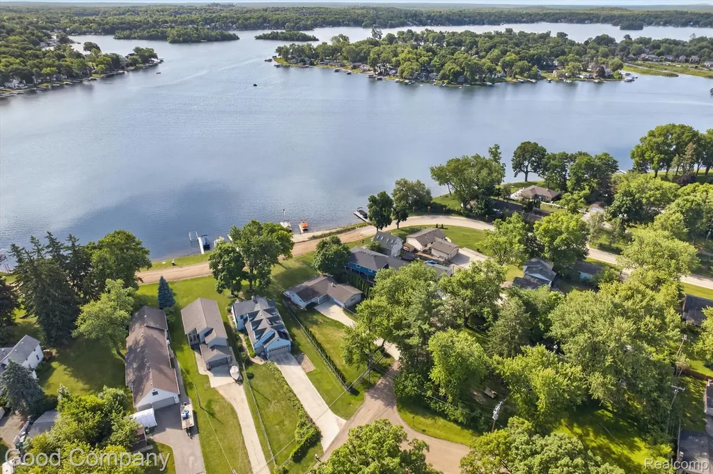 3161 Jackson Boulevard Highland Charter Township MI 48356