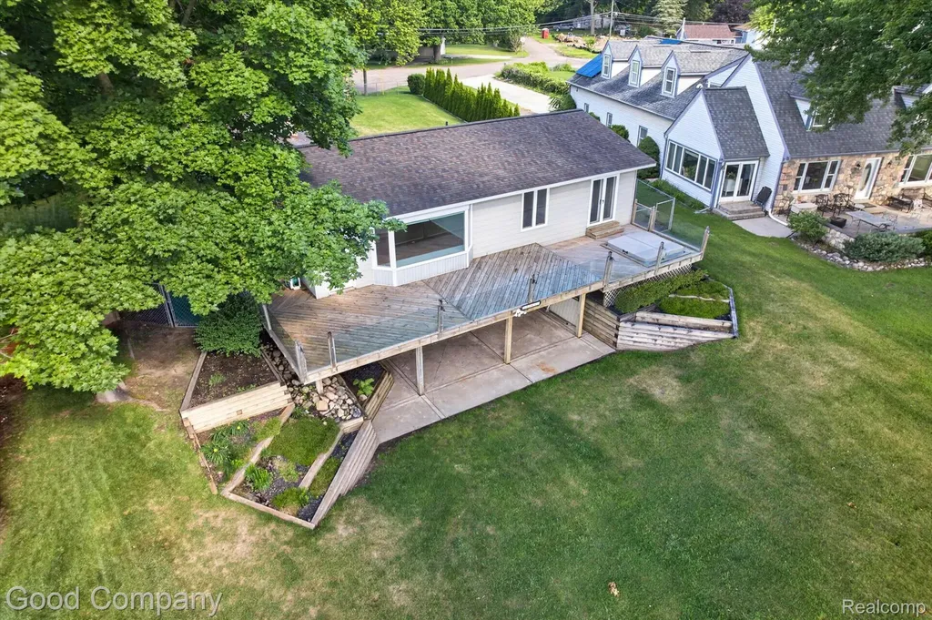 3161 Jackson Boulevard Highland Charter Township MI 48356