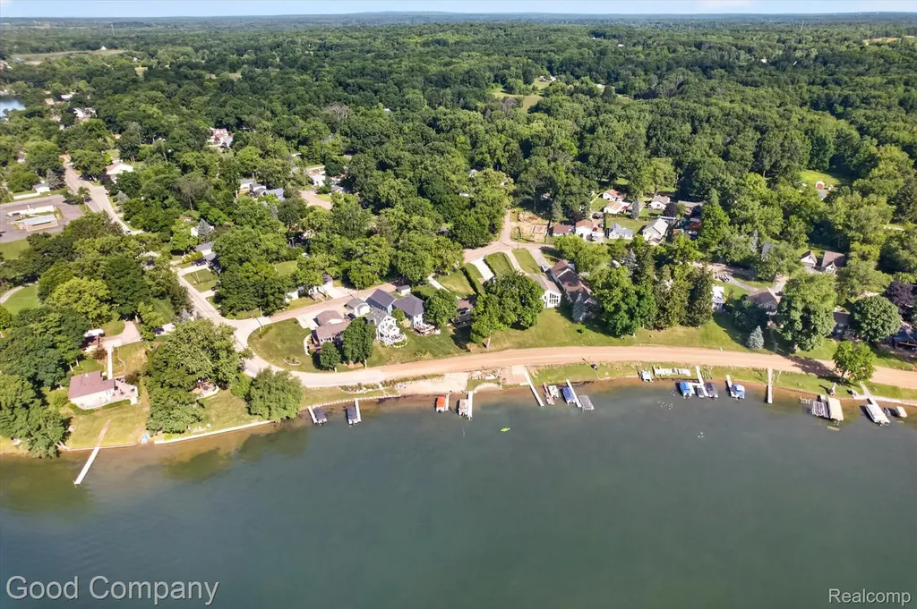3161 Jackson Boulevard Highland Charter Township MI 48356