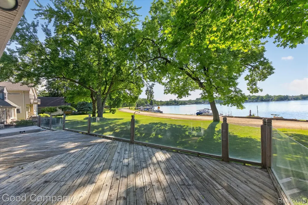 3161 Jackson Boulevard Highland Charter Township MI 48356
