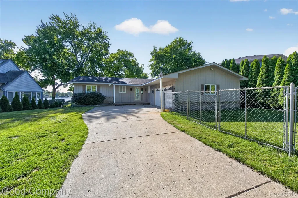 3161 Jackson Boulevard Highland Charter Township MI 48356
