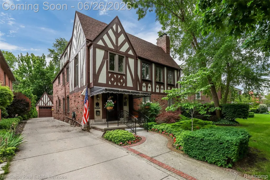 764 Harcourt Road Grosse Pointe Park City MI 48230