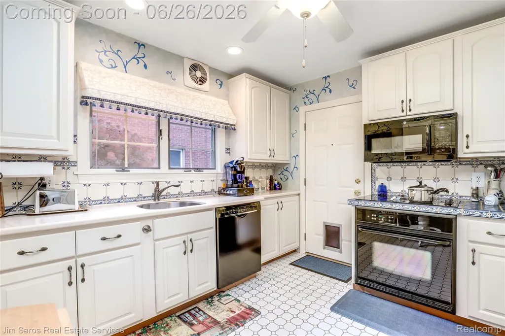 764 Harcourt Road Grosse Pointe Park City MI 48230