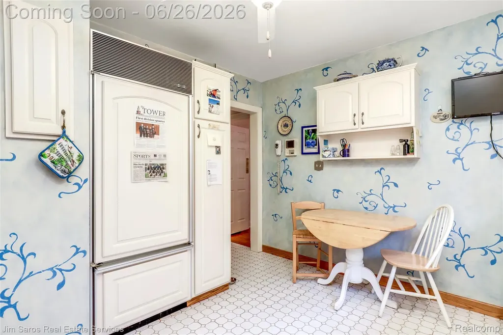 764 Harcourt Road Grosse Pointe Park City MI 48230