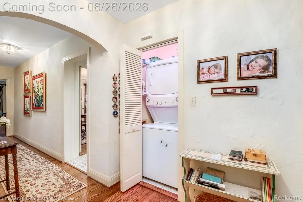 764 Harcourt Road Grosse Pointe Park City MI 48230