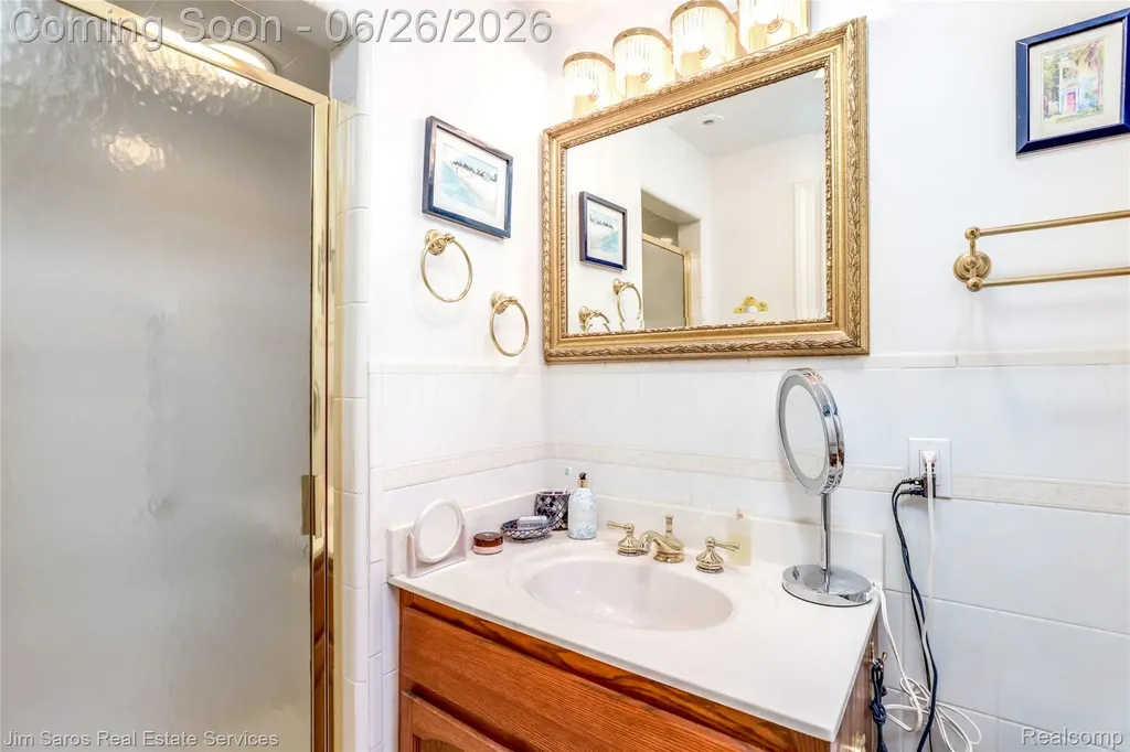 764 Harcourt Road Grosse Pointe Park City MI 48230
