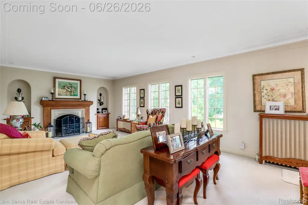 764 Harcourt Road Grosse Pointe Park City MI 48230
