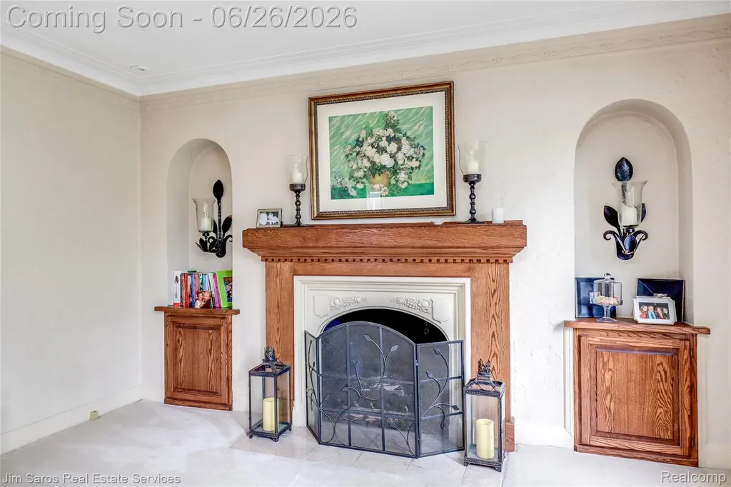 764 Harcourt Road Grosse Pointe Park City MI 48230