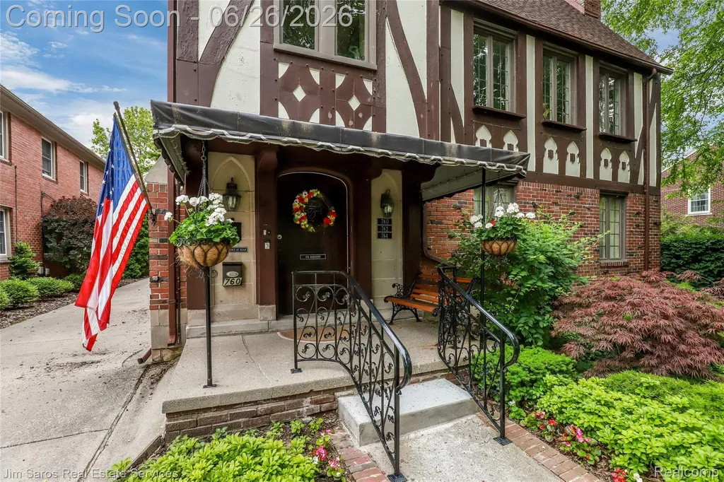 764 Harcourt Road Grosse Pointe Park City MI 48230