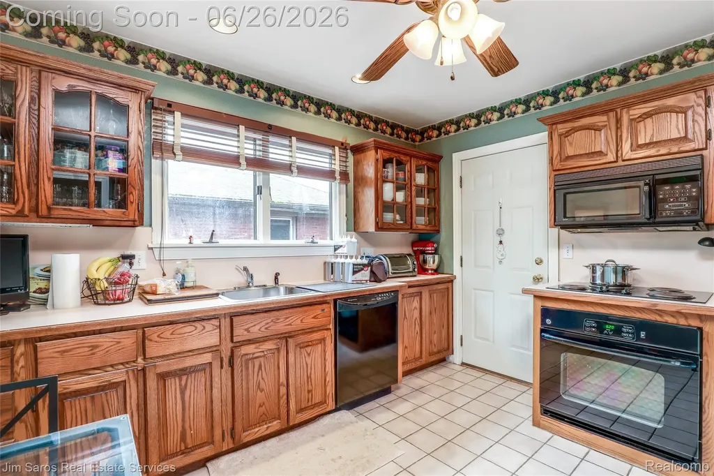 764 Harcourt Road Grosse Pointe Park City MI 48230