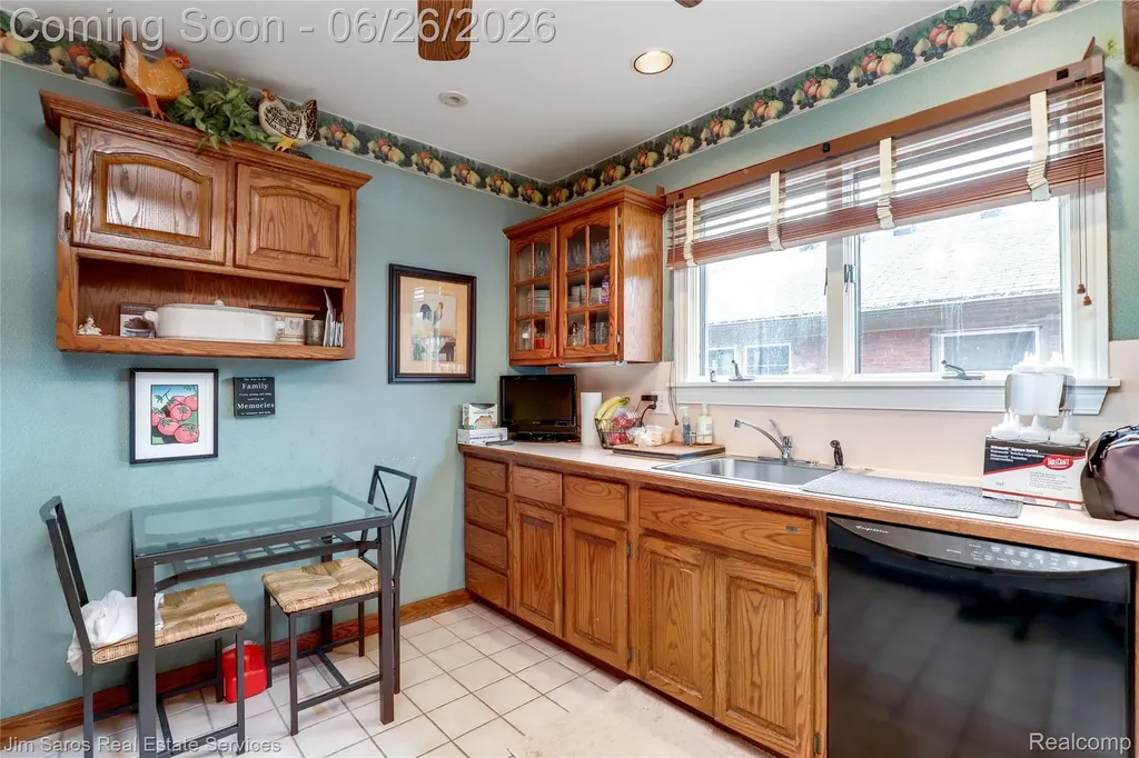 764 Harcourt Road Grosse Pointe Park City MI 48230