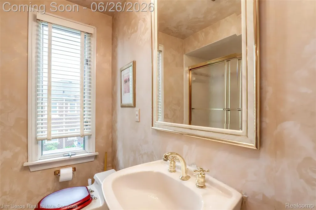 764 Harcourt Road Grosse Pointe Park City MI 48230