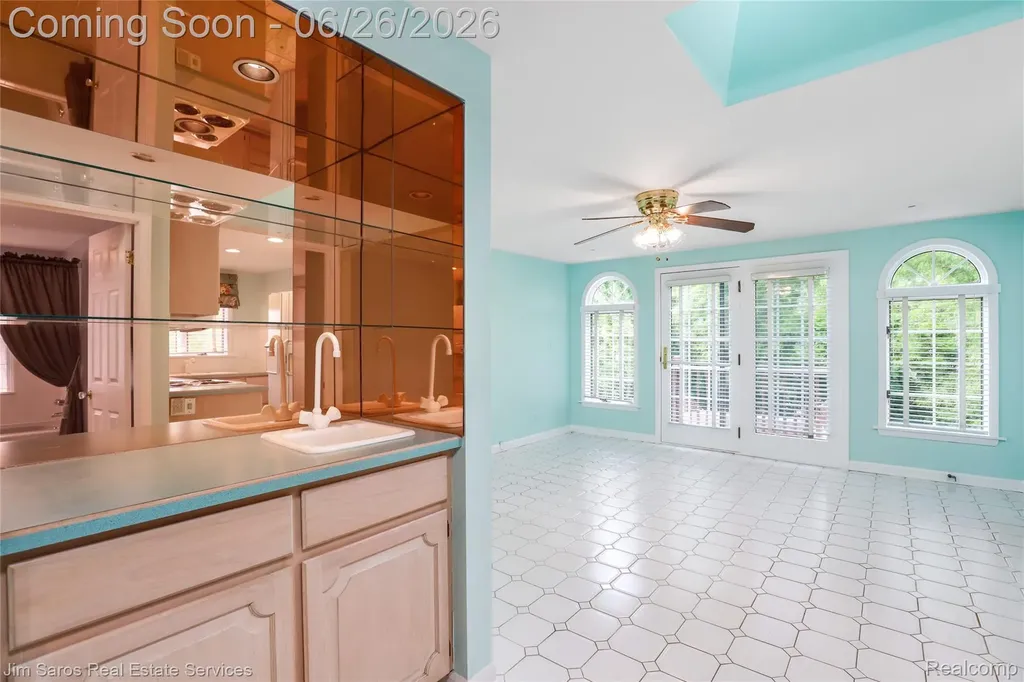 764 Harcourt Road Grosse Pointe Park City MI 48230