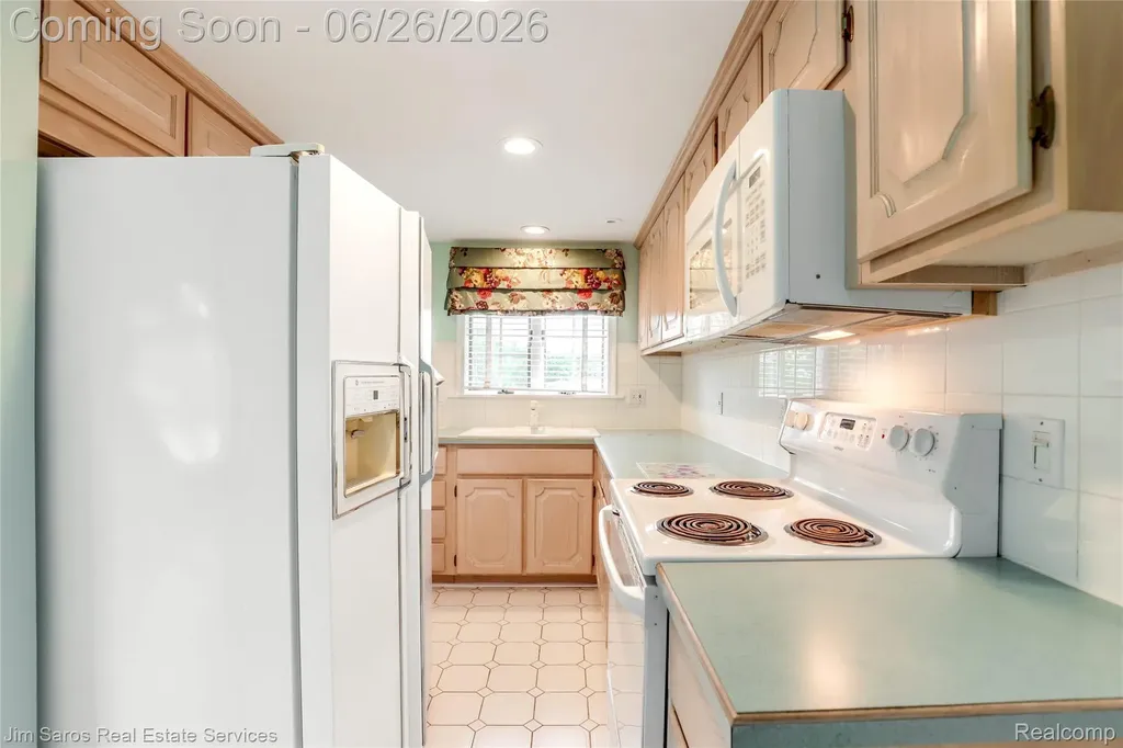 764 Harcourt Road Grosse Pointe Park City MI 48230