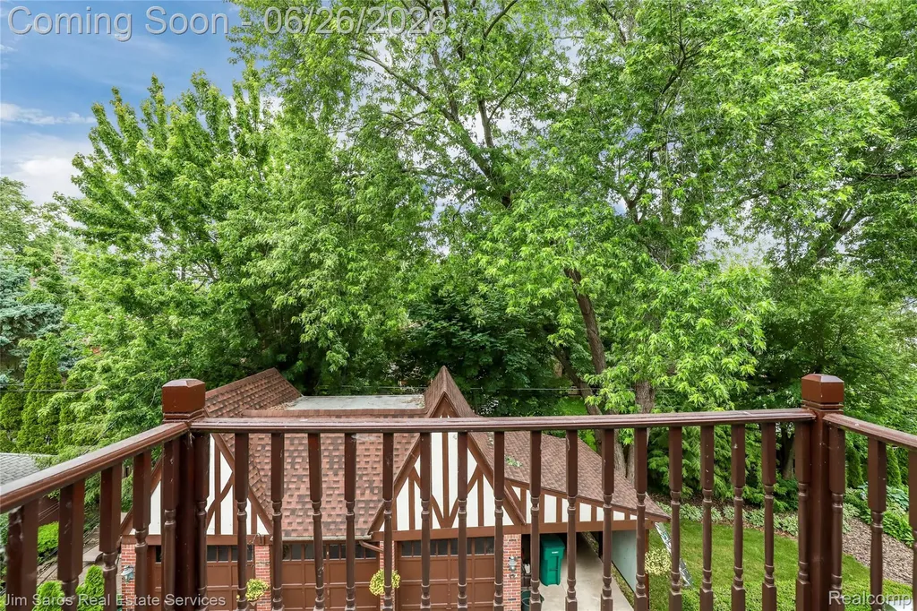 764 Harcourt Road Grosse Pointe Park City MI 48230