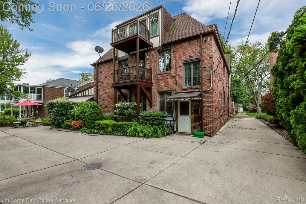 764 Harcourt Road Grosse Pointe Park City MI 48230