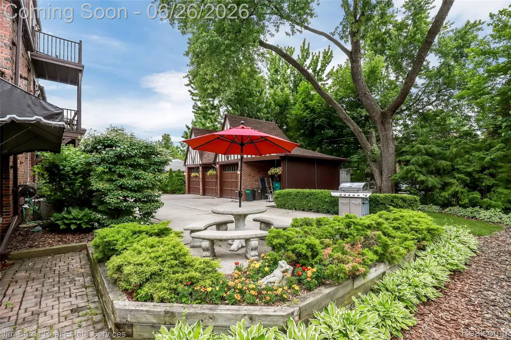 764 Harcourt Road Grosse Pointe Park City MI 48230