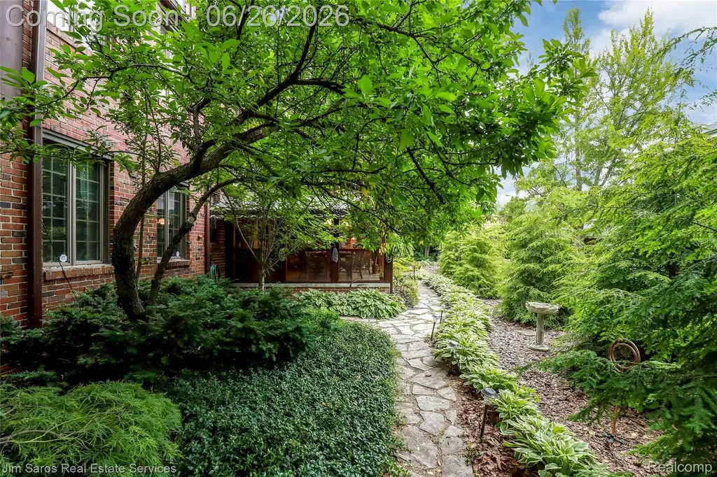 764 Harcourt Road Grosse Pointe Park City MI 48230